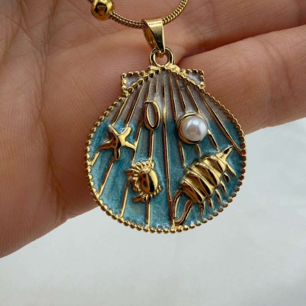 Gold and Blue Shell Pendant Necklace - Picture 6 of 9